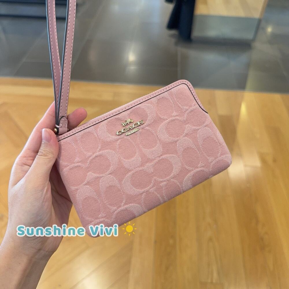 NWT Coach Corner Zip Wristlet In Signature Denim CDF27 denim/Gold/Light Pink
